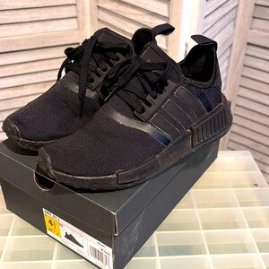 Adidas kids sneakers size 4 1/2 Black